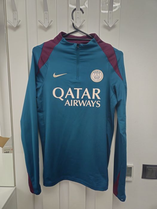 Bluza de fotbal Nike PSG NOUA! 60% REDUCERE 

Nu a fost purtată deloc.