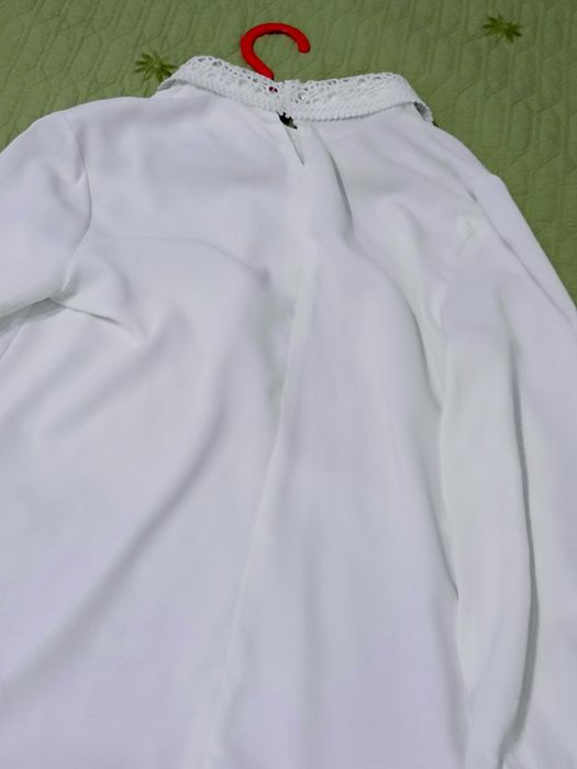 Женская белая блузка