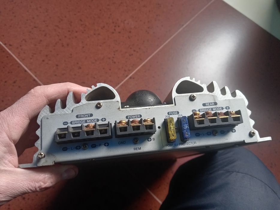 Сабвуфер и УСЕЛИТЕЛЬ JVC продаётся