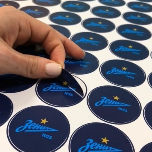 Печать стикеров, этикеток на пленке с контурной резкой