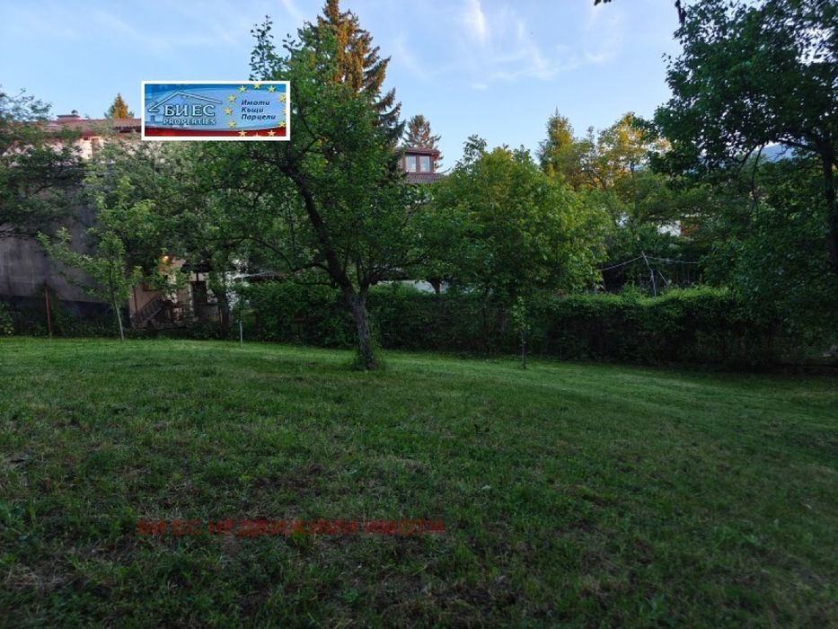 Къща в с. Панчарево 218m² и двор 820 м² - в.з. Косанин дол