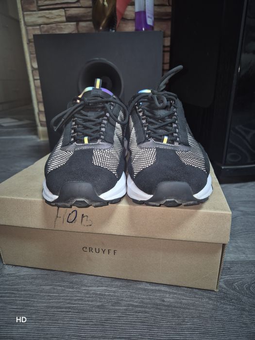 Маратонки CRUYFF номер 42 е топ състояние.Намалени.