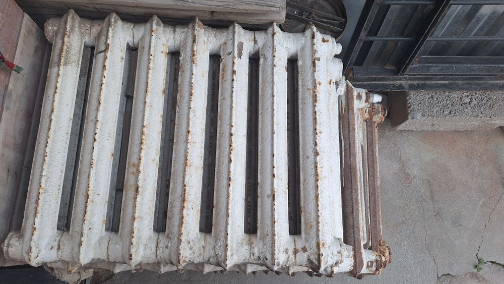 Продается чугунная  батарея. Цена 50 000 сум.