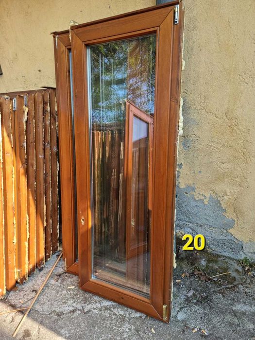 Над 100 различни бройки висококачествена италианска дървена дограма