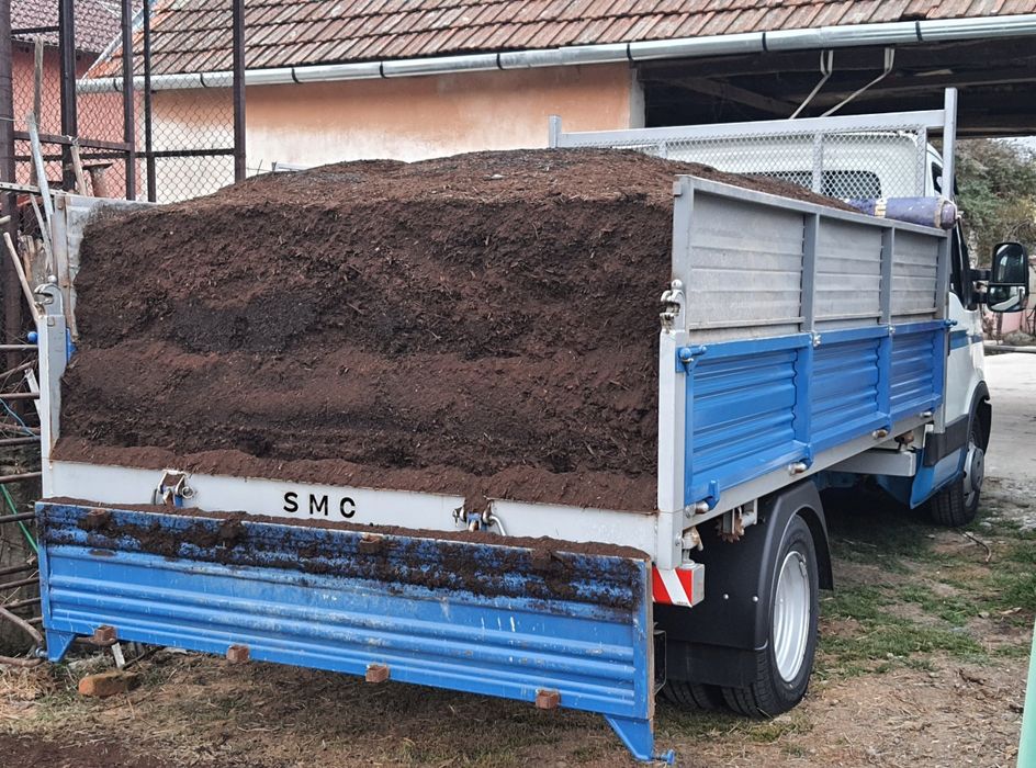Compost vegetal 100% NU Pământ din decopertă