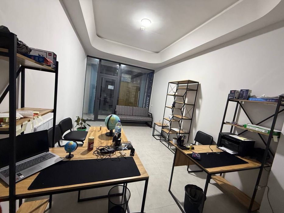 Урганч шахар марказида ОФИС учун мўлжаллаган жойлар ижарага берилади.