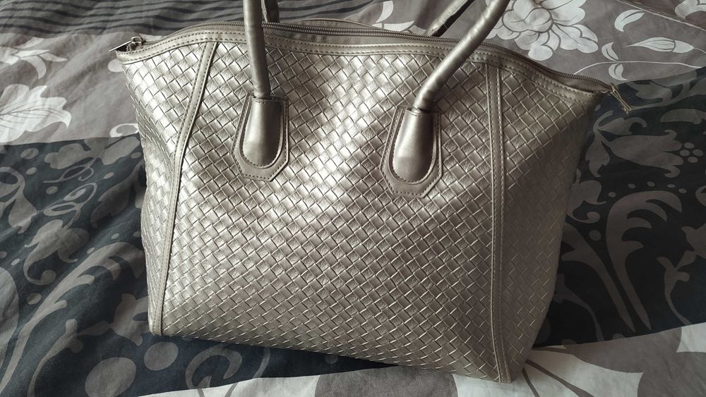 Стилна дамска чанта