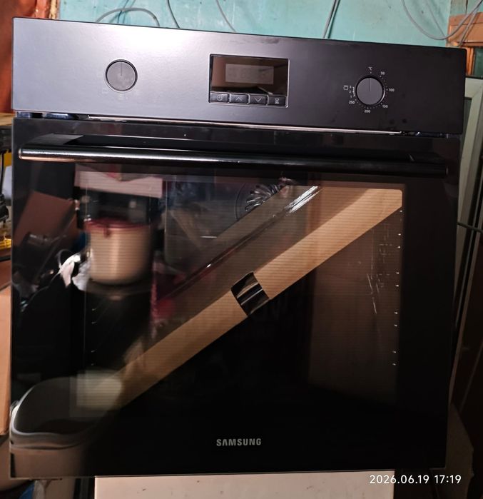 Дух. шкаф Samsung NV68A1110BB/WT