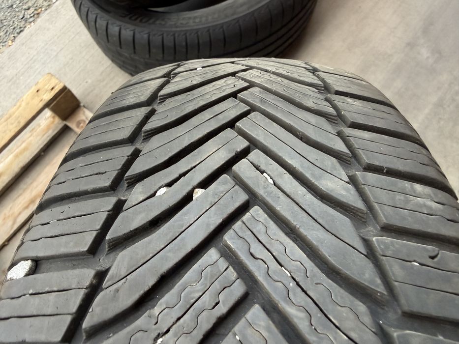 4бр. ОТЛИЧНИ Зимни Гуми 195/65R/15 -MICHELIN- DOT:0520- 6.2мм.+6.0мм.