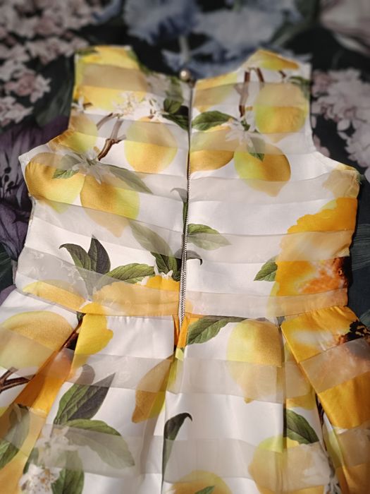 Детска рокля 140см.за 10г.момиче.