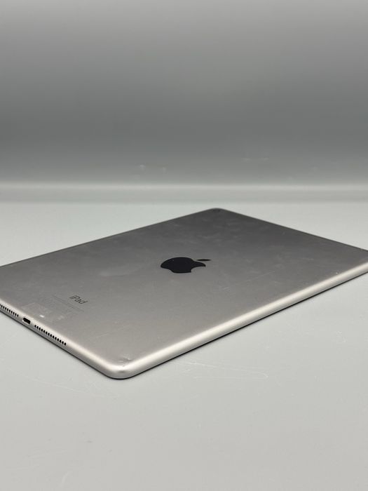 iPad Air 2 (2014) | 64 GB | 2 GB RAM | MDM | Space Grey