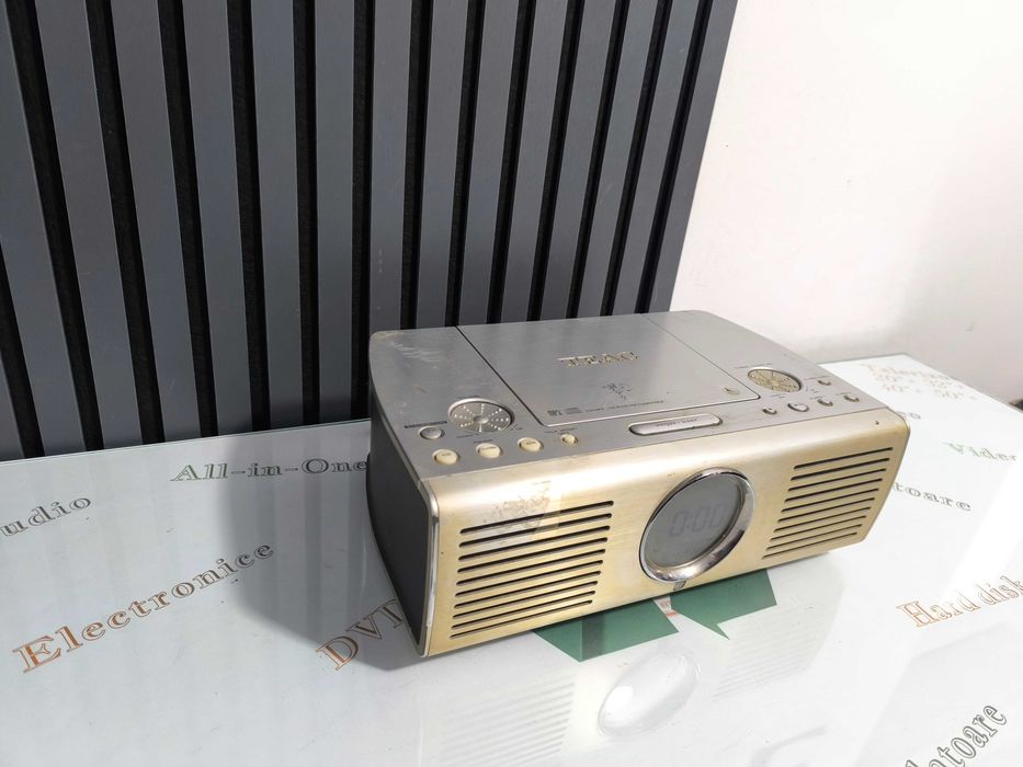 CD Receiver TEAC SX, cu radio FM, intrare AUX si iesire casti