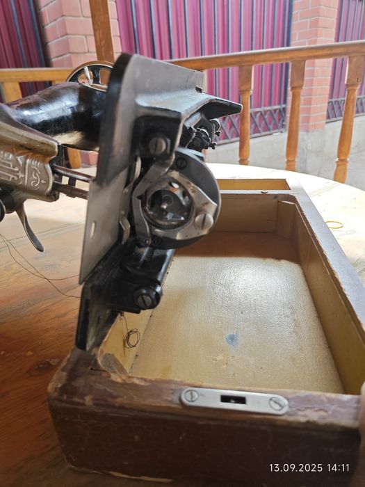 Швейная машина советская