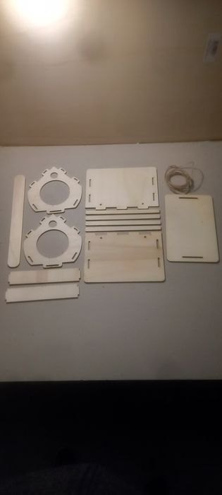 Căsuțe,hrănitoare pentru păsări