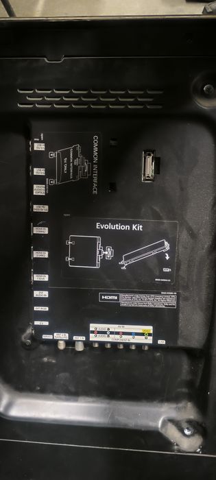 Телевизор смарт не включается