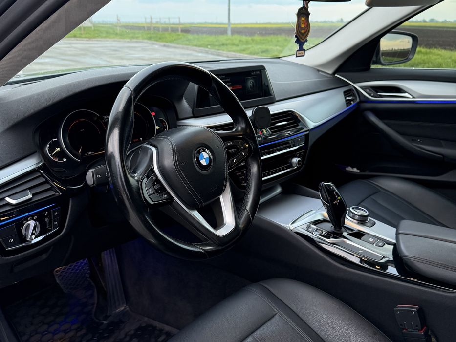 BMW Seria 5 G30 520d xDrive Aut. HUD // LED // Piele