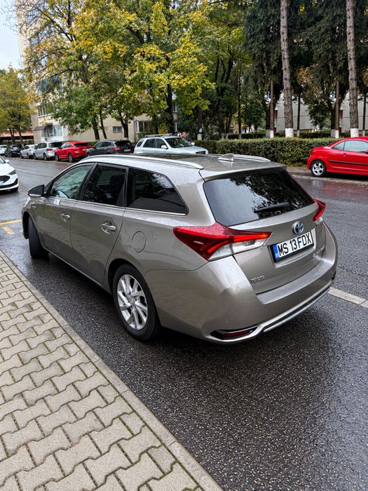 Toyota Auris 2016 1.8 Hybrid + GPL