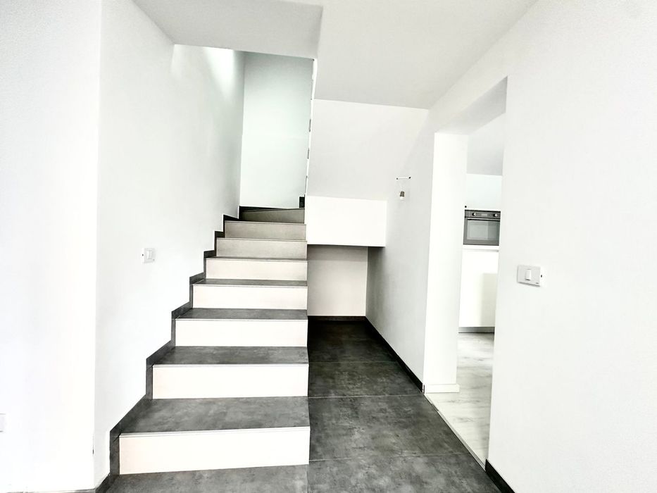 Casă individuală de închiriat Hălchiu – Strada Caiselor