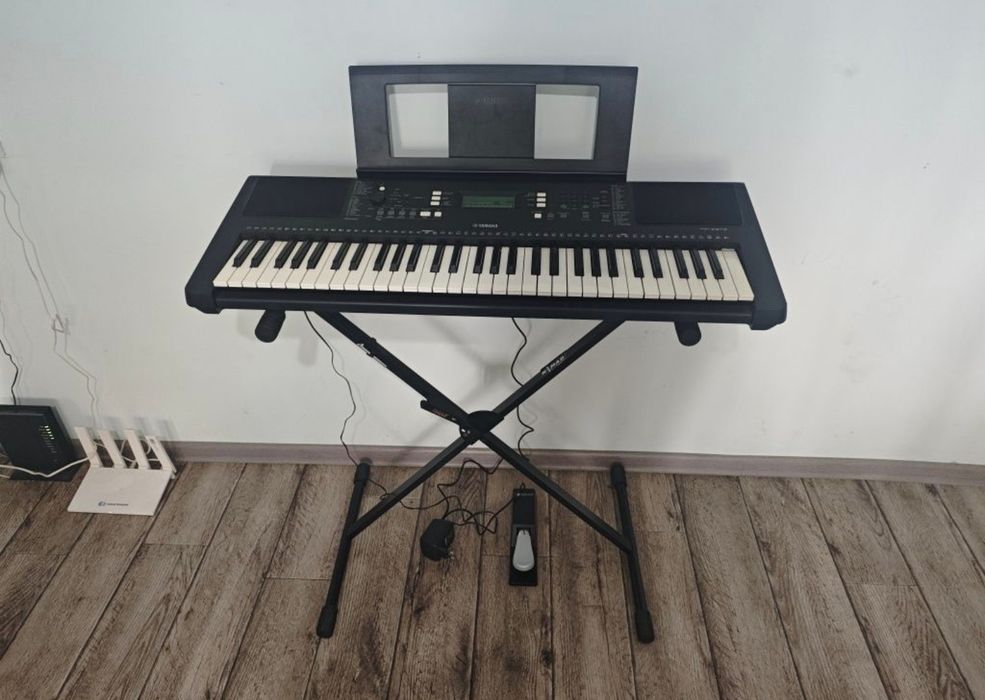 Синтезатор Yamaha PSR-E373 продается СРОЧНО;