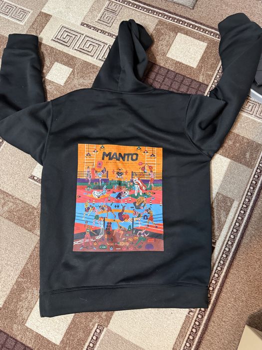 Продам кофту manto