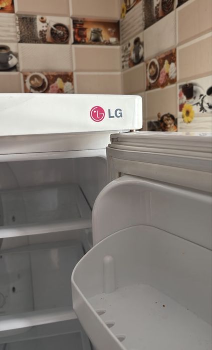 Холодильник  LG .