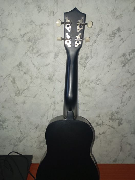 Укулеле,Levinson