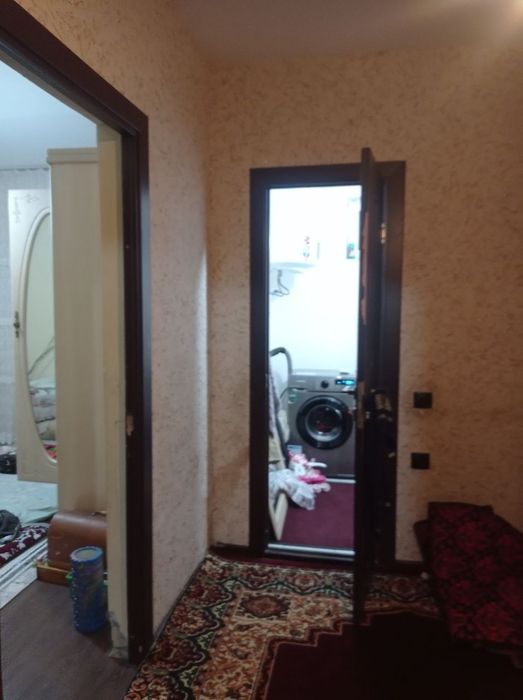 Kvartira sotiladi 2 xonali 43 kv. Qizil shalola . M.F.Y da joylashgan.