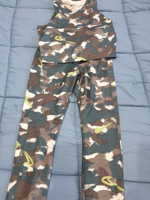 Спортни екипи ,Ще има и подарък към някой дрехи