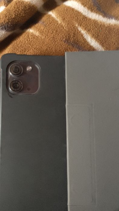 Продам планшет робочие с ним чехол клаваа  мышка