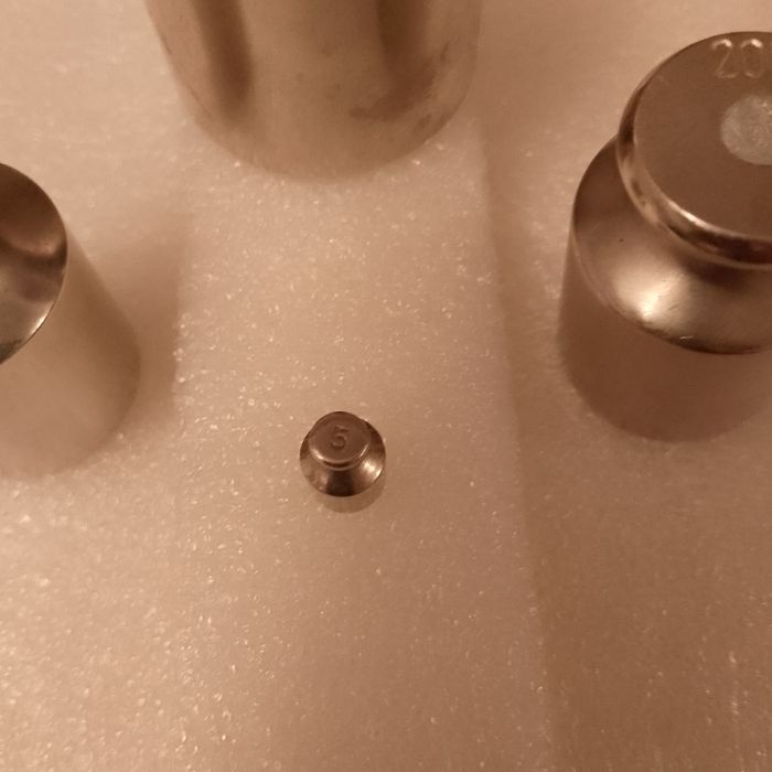 Тошлар 500 ,200 ,5 , Грам янги