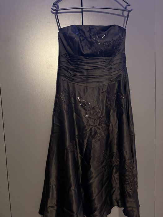 Официална рокля, става и за бална