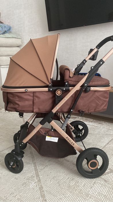 Коляска почти новая