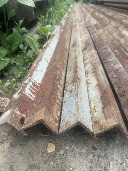 Продам металлический уголок 50*50*5