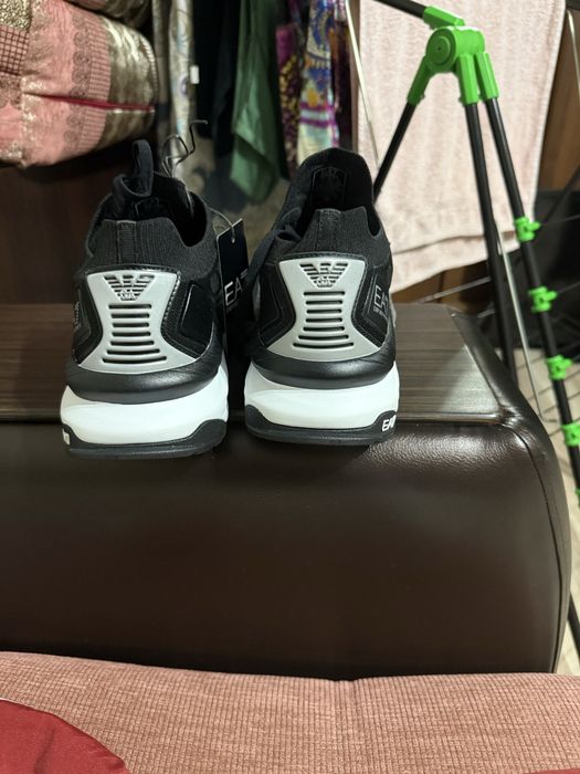 Продам кроссовки. Вьетнам.