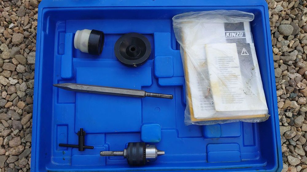 Перфоратор Kinzo 25C21 900 вата с куфар