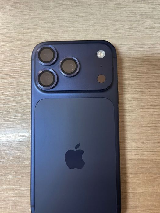 Продам Айфон 17 Про 256Гб Синий