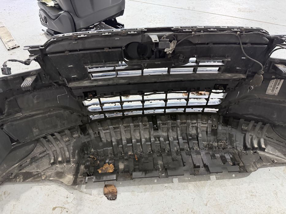 Bara fata completa audi a8 2016