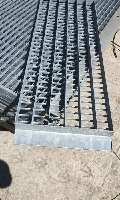 Trepte zincate galvanizate