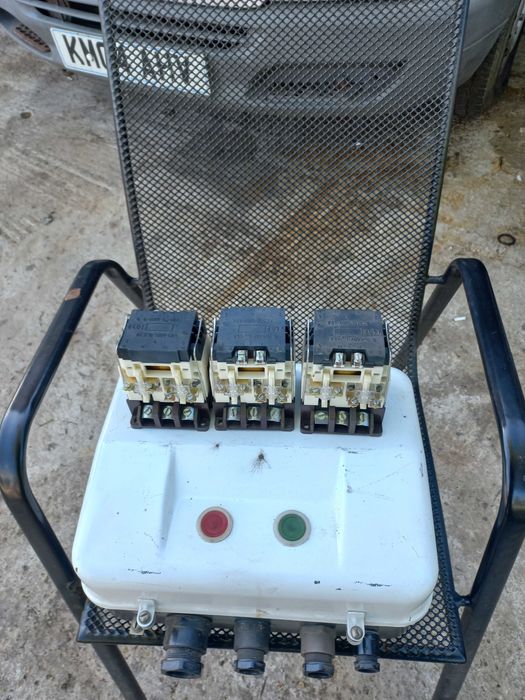 Трифазни контактори и пускатели