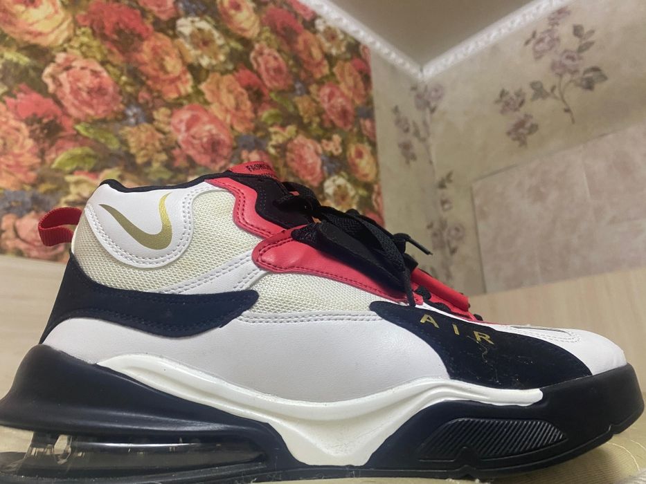 Зимние Кросовки новые