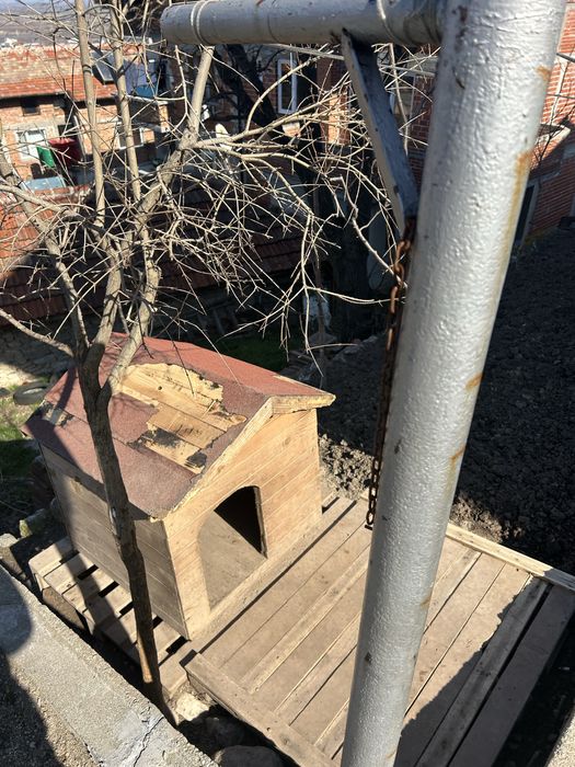 Дървена къща за голямо куче