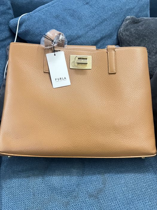 Furla 1927 L tote 100%ориг.С етикети,торбичка, 100% ест, кожа.36см