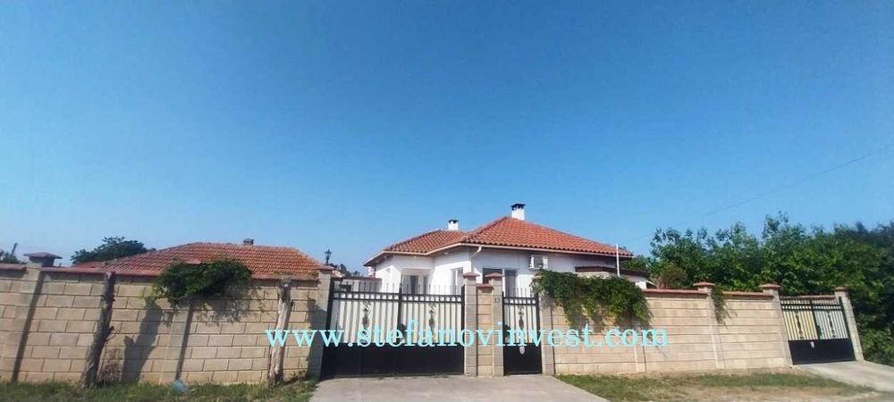 Продава се Къща в с. Краище, Област Добрич - 132 кв.м за 1114 €/кв.м - Снимка #3