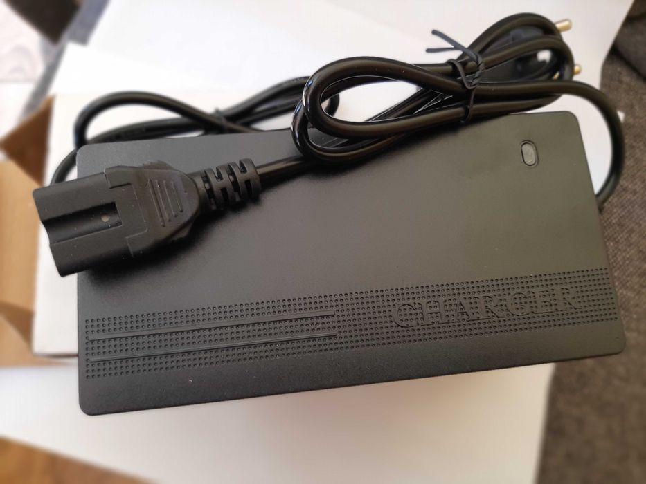 Зарядно устройство за  Ел. триколки и Скутери