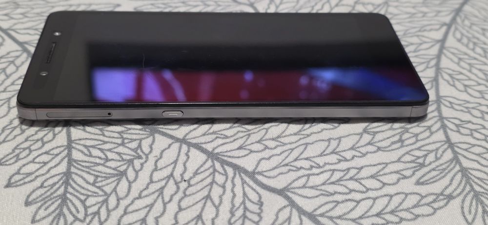 Telefon Honor 7 (model PLK-L01)
