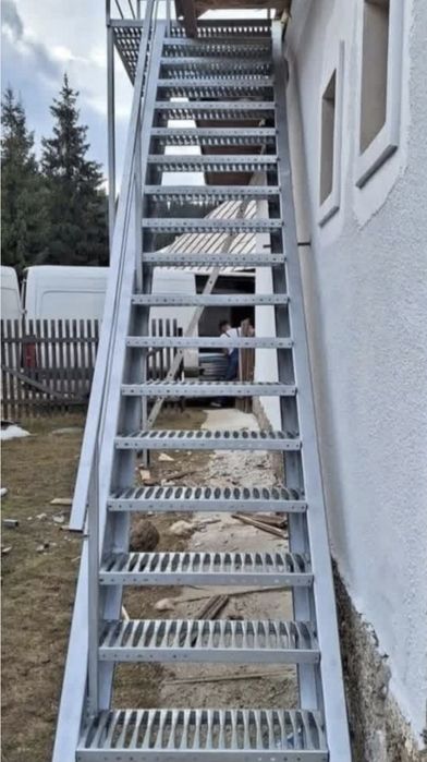 Scari zincate pentru mai multe detalii sunați