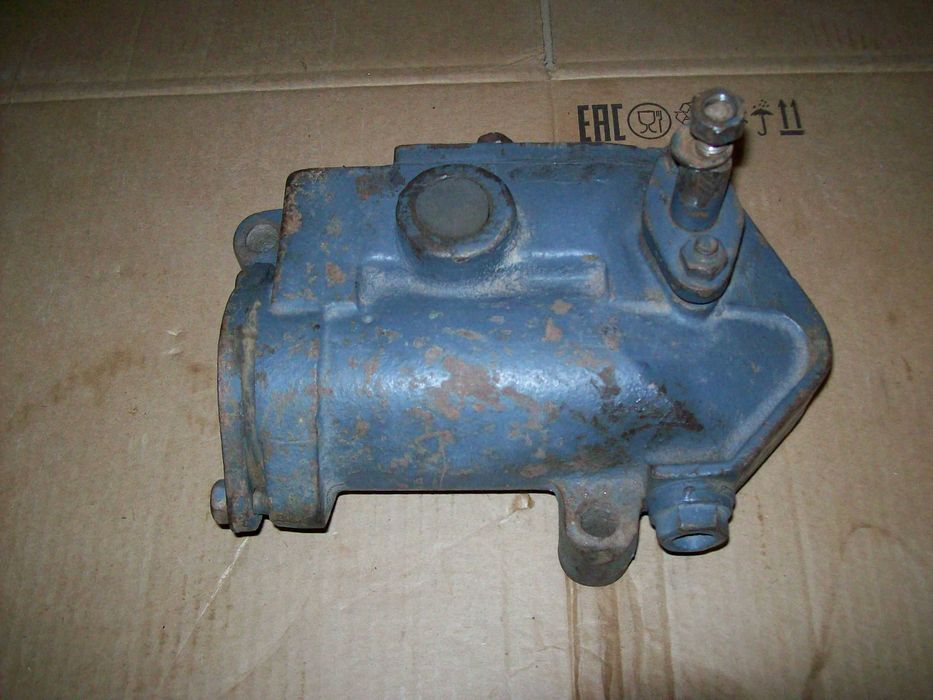 Небольшой токарный станок.