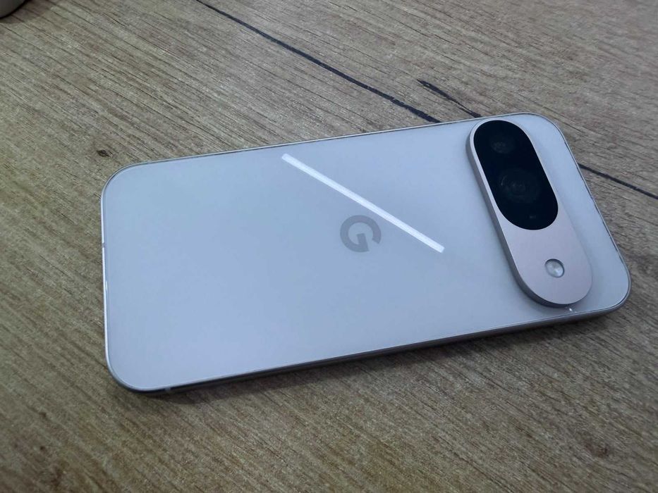 Google Pixel 9 256GB 12GB RAM 5G Porcelain Impecabil – Garanție 24 Luni