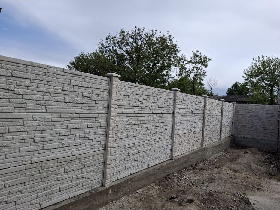 Gard din plăci de beton