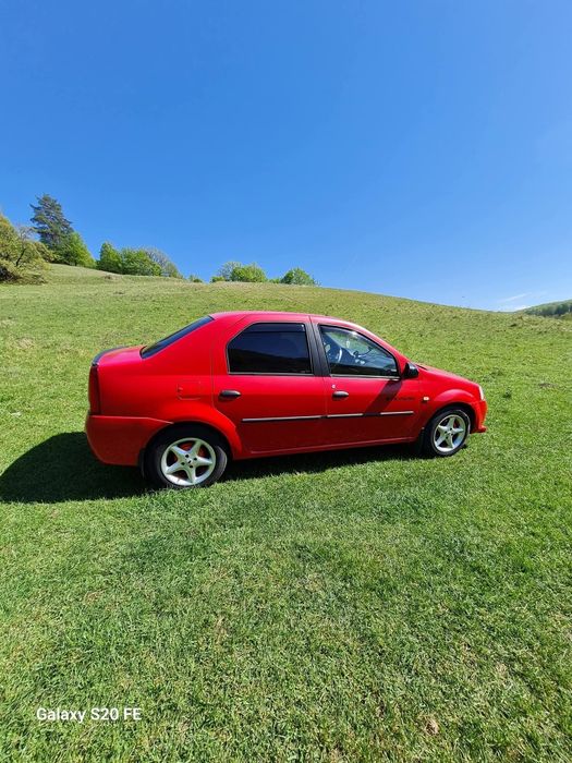 Vând Dacia Logan